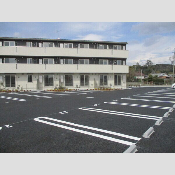 オーフィングⅡ 駐車場