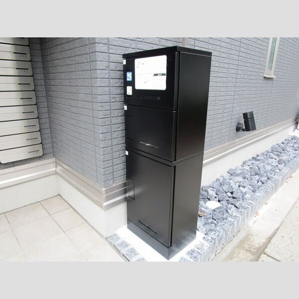 ハイ・ルポン301号室 宅配ボックス