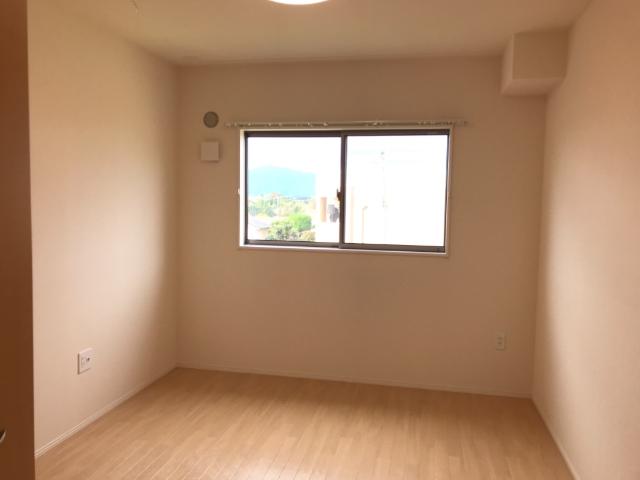 ビスタ湘南201号室 6帖洋室　ダブルベッドも置けます