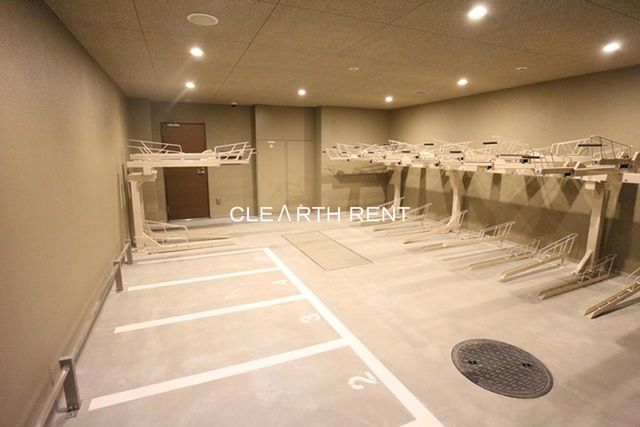 コンシェリア三田 ＜ＴＯＫＹＯ ＰＲＥＭＩＵＭ＞5階 屋内駐輪場で雨風から愛車を守ります。