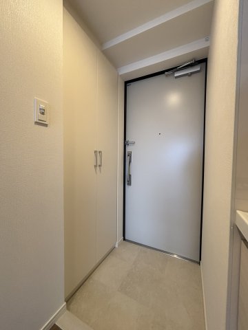 ケイディーエックスレジデンス原木中山0615号室 玄関