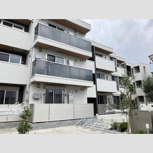 グラナーデ興野102号室 外観