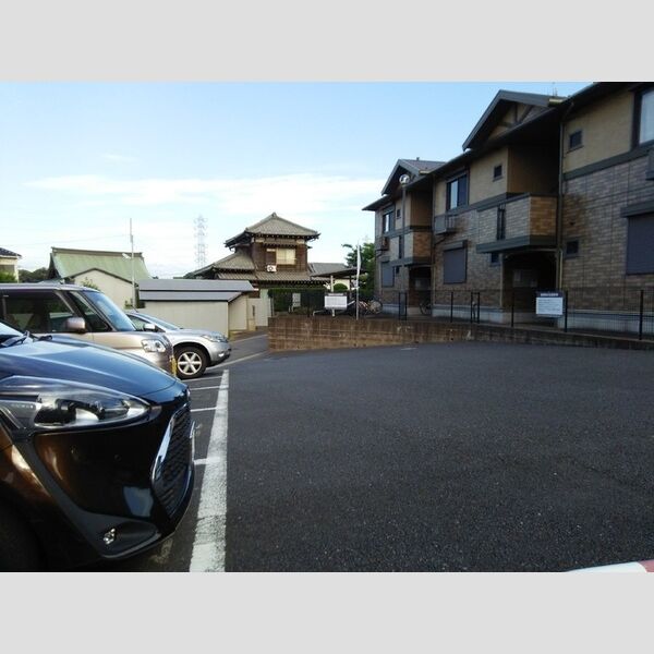 サキクサノ郷101号室 駐車場