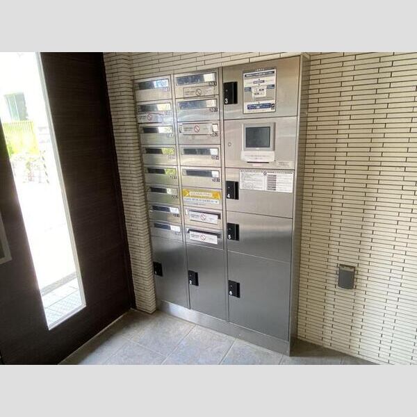 カーサ フェリーチェ西原 宅配ボックス