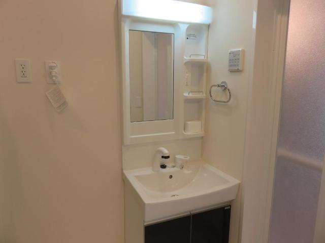 グレイシャス鎌倉201号室 洗髪洗面化粧台