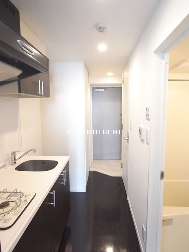 コンシェリア・デュー代々木公園8階 人感センサー付き照明完備の玄関