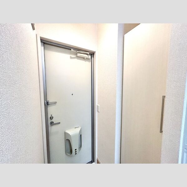 シャルマンコート105号室 玄関