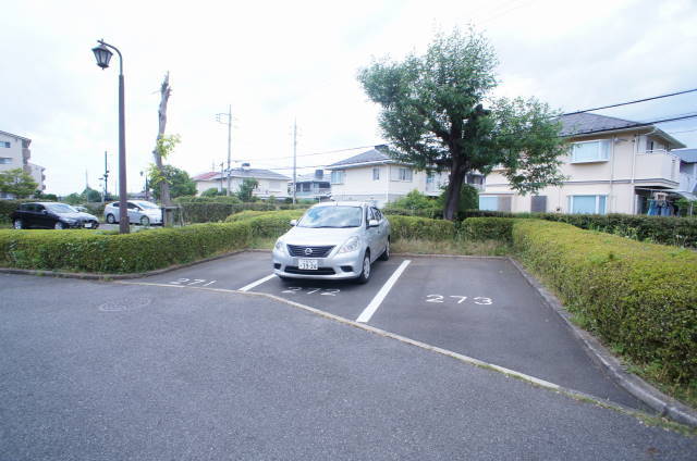 サウスヒルズ中央13号棟 駐車場