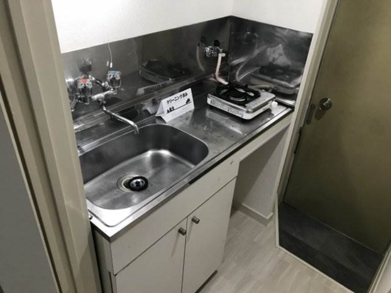 プラザ・ドゥ・エボリ 別室参照