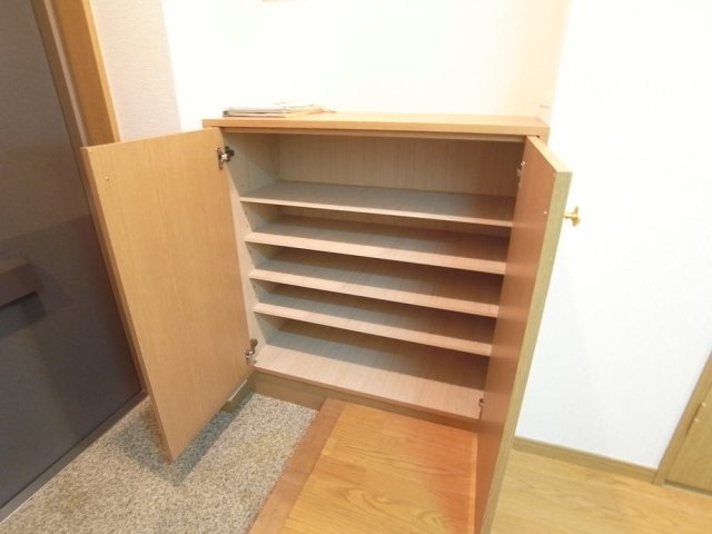ＯＬＩＯ渋谷西原2階 靴入