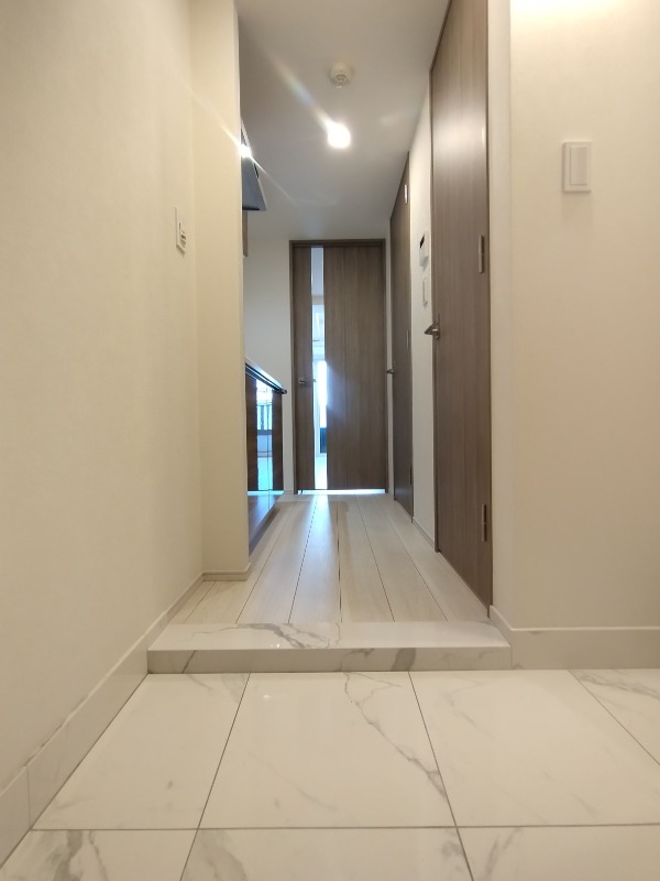 クレイシアIDZ横浜桜木町2階 玄関