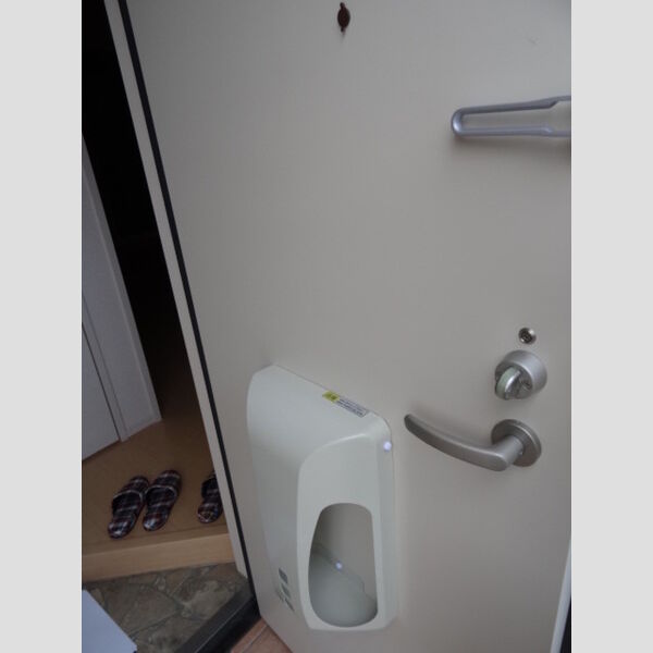 ベルツリー上川原 玄関ドアには郵便受けが付いてます♪