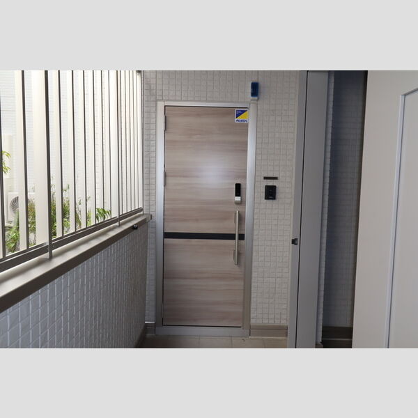 セレスティア大島 玄関ドア