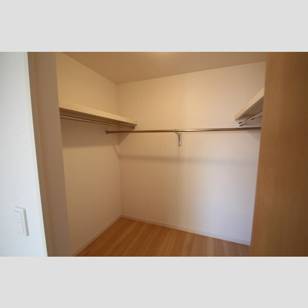 プランドールB 北側洋室にはウォークインクローゼット!