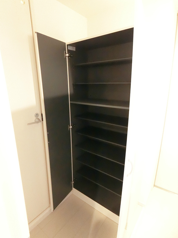 リブリ・ラサンテ湘南 玄関