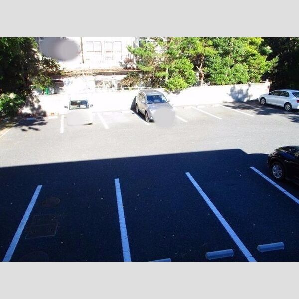 リヴァージュTaKaRa206号室 駐車場