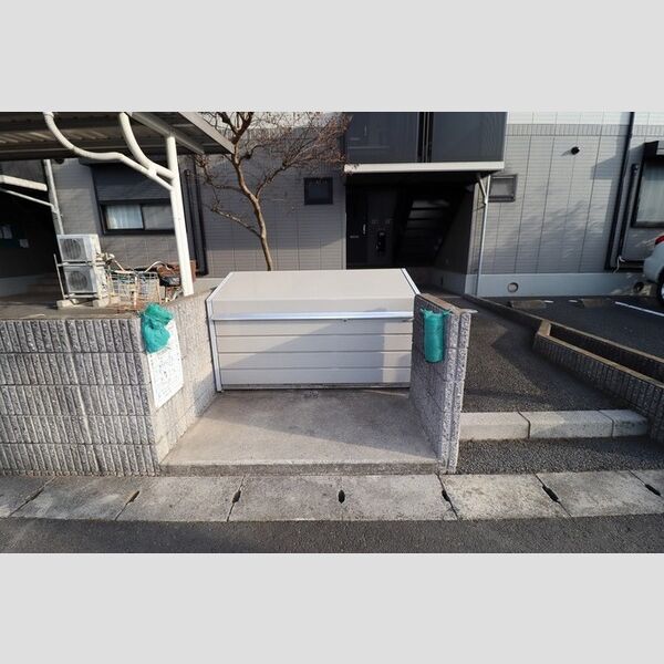 ヴェルドミール　弐番館 ゴミ箱