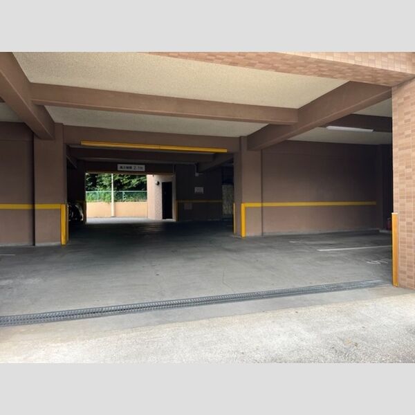 アスティーけやき201号室 駐車場(マンション下区画)