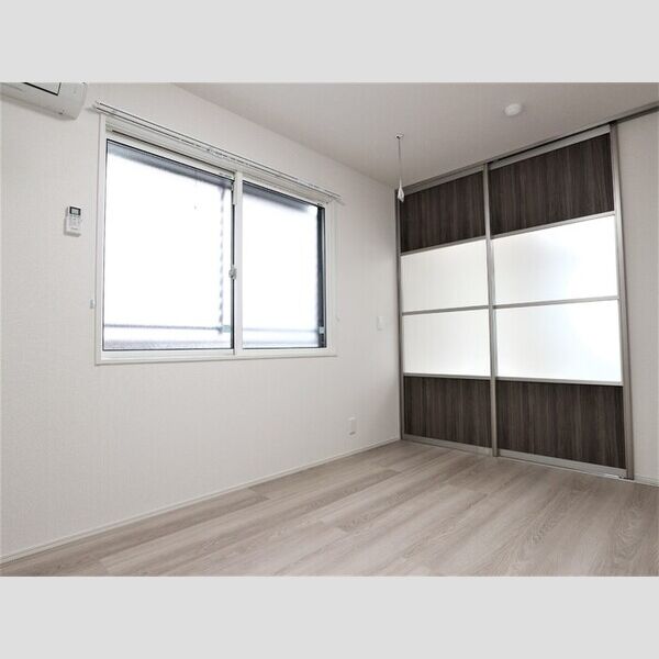 ヴィルフレア深見台105号室 洋室①