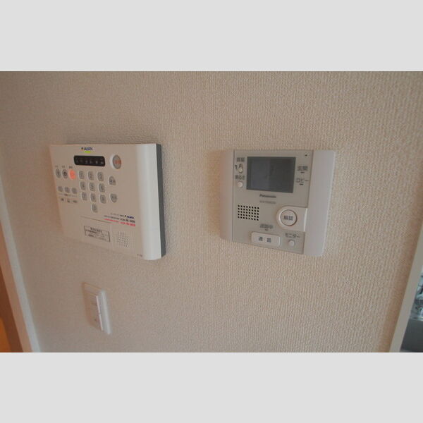 フィオーレ六月 カラーTVモニターホンで来客チェック!