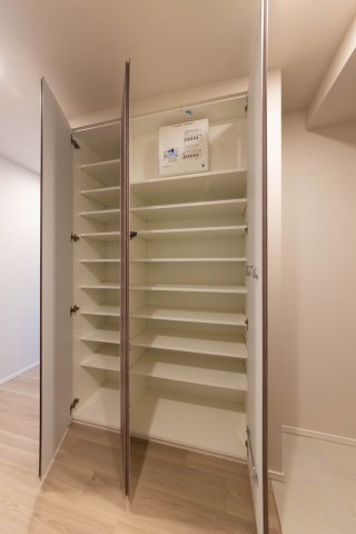 プラウドフラット品川大井町316号室 収納