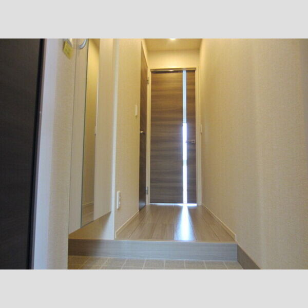 ブルーゲート湘南 ★玄関には鏡付きのシューズボックスがあります★