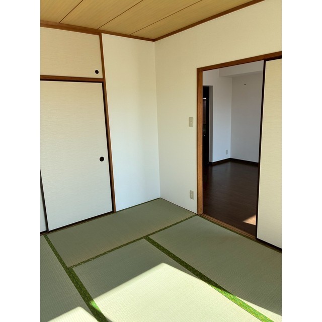 エクレール綾瀬202号室 和室