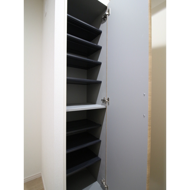 プレール・ドゥーク上中里202号室 シューズボックス