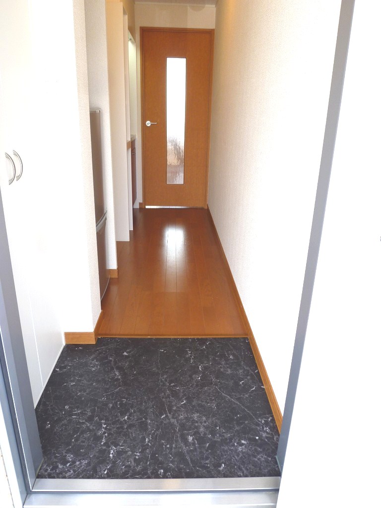 レオネクスト本城第二108号室 玄関