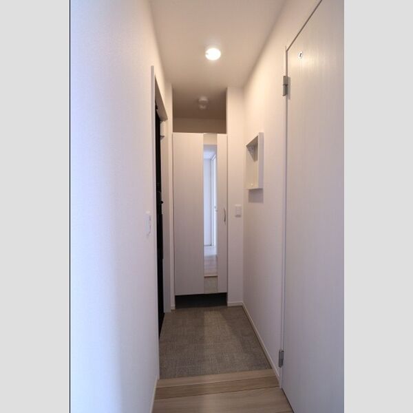 カーサリオ204号室 玄関にシューズクローゼット