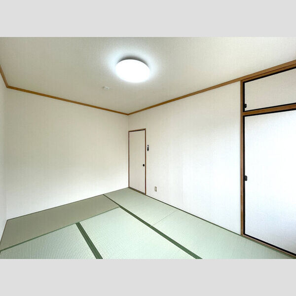 チャーリーズマンションⅡ301号室 和室