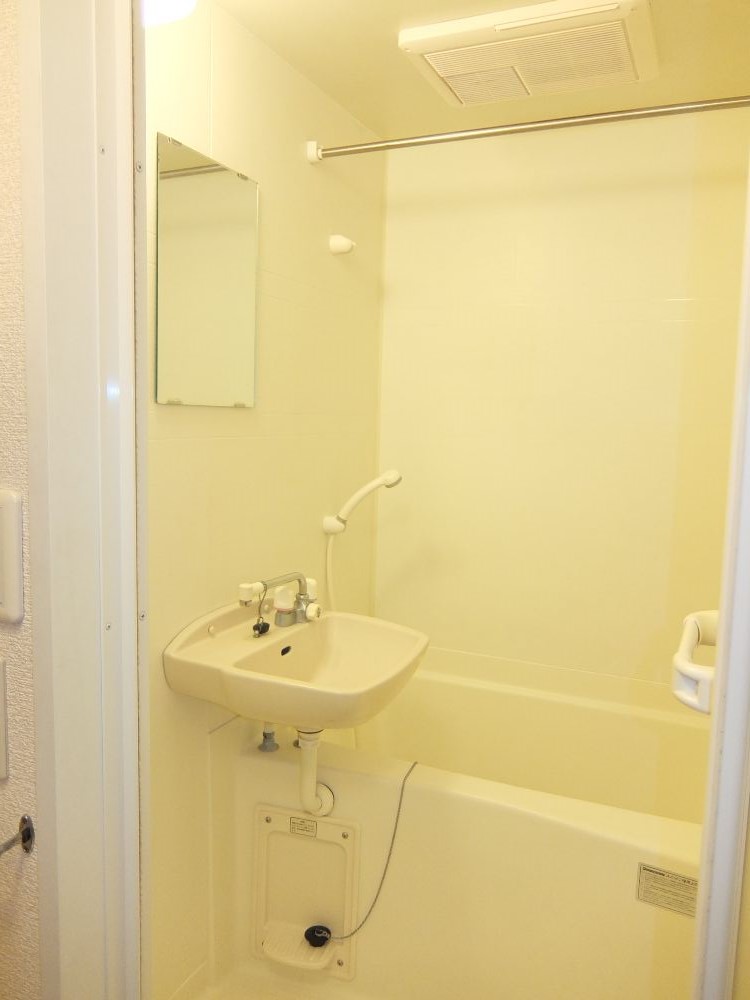 レオパレスコンフォートウッズⅡ107号室 浴室換気乾燥機付きのお風呂