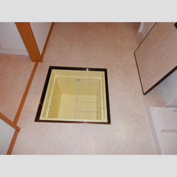 カーサ・デラ・フェリシタ 107　床下収納