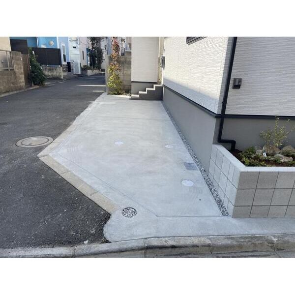 杉並区和泉1丁目貸家 駐車場