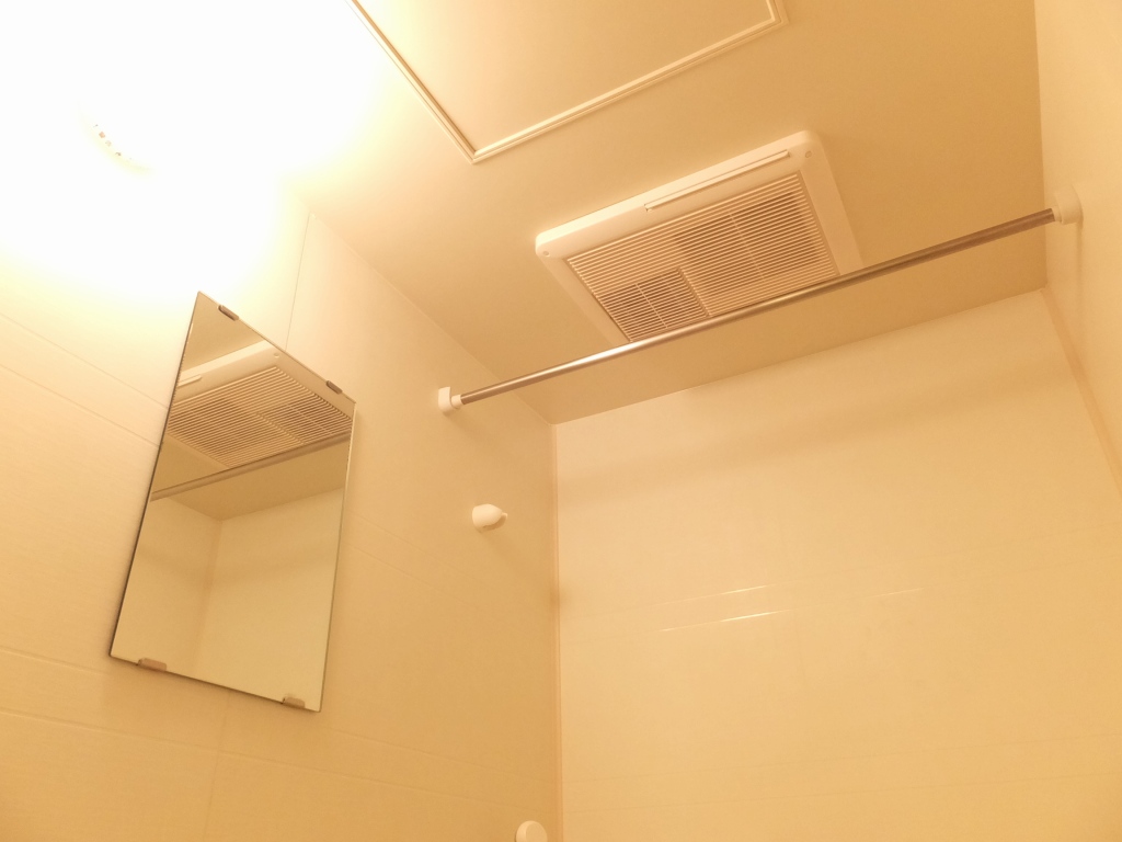 レオパレスＪＩＮＢＡ204号室 浴室換気乾燥機付きなので雨の日のお洗濯も安心です。