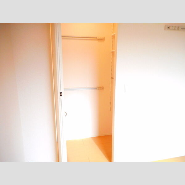 ホーリー稲荷木　A102号室 収納