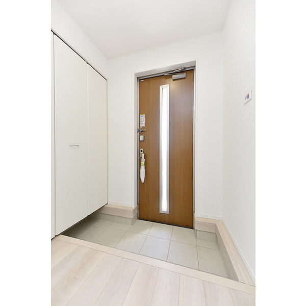 クレイドルガーデン伊勢原市下糟屋　第9　1号棟 玄関