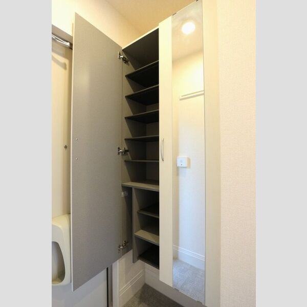 ジュモンターニュ102号室 シューズボックス