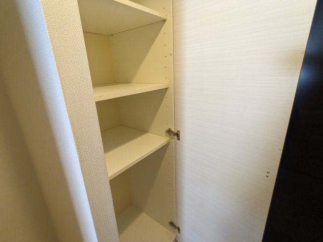 ガーデン萩中112号室 収納