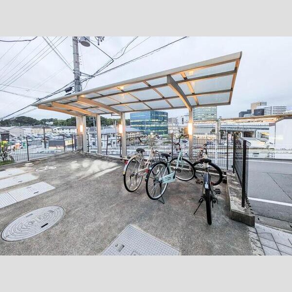 マレアガーデン新横浜A 駐輪場