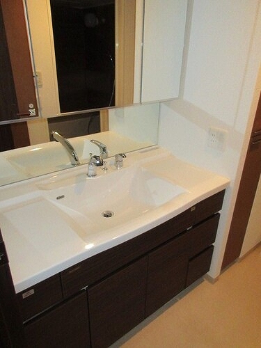 ライオンズ茅ヶ崎ザ・アイランズⅠ街区 洗面所　※2021年11月の写真