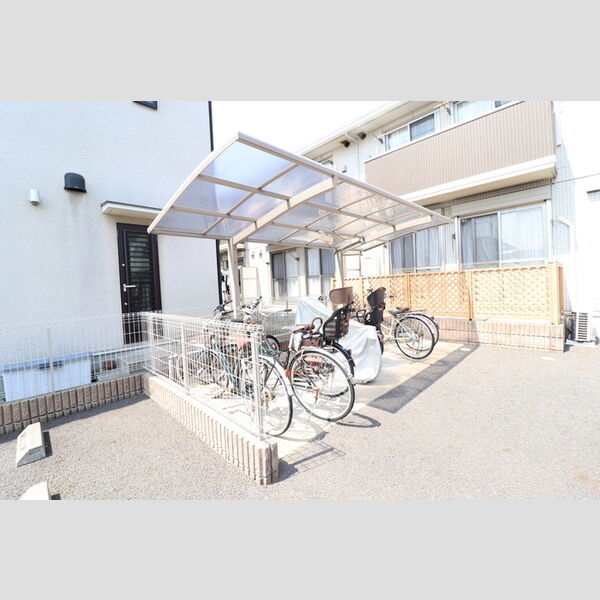 クリスパール 駐輪場