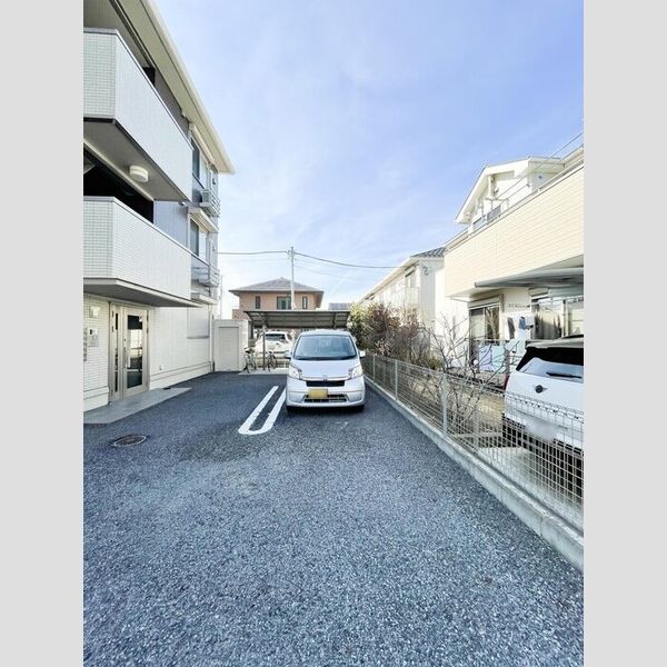 エミナンスⅢ 駐車場
