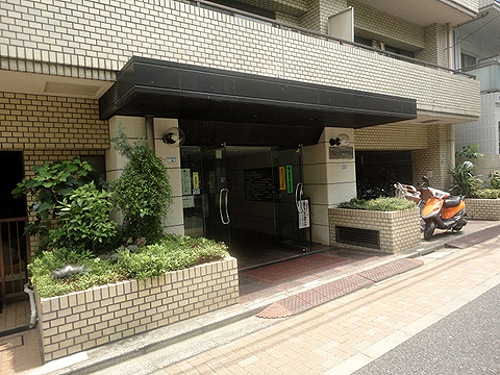 グローイン新宿御苑 エントランス　※2026年3月の写真