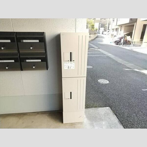トリヴァンベール蓮根101号室 宅配ボックス