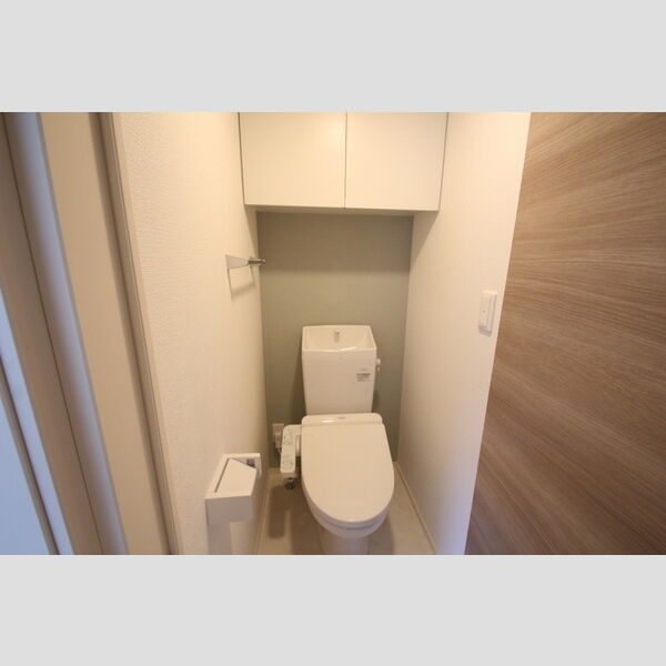 アヴァンス東日暮里203号室 トイレ