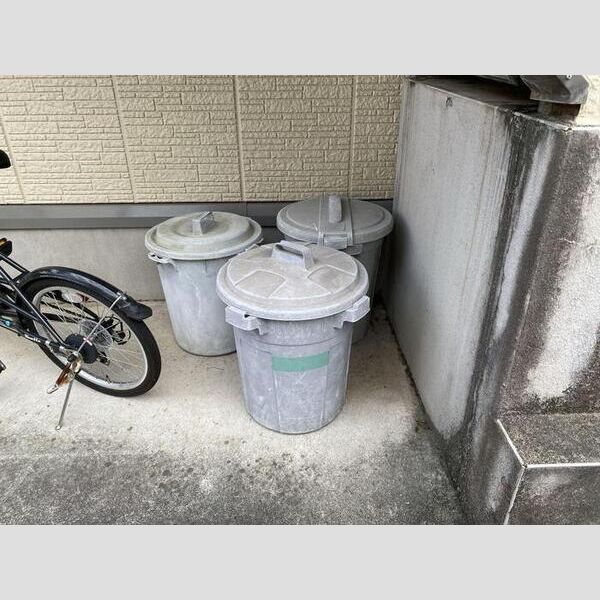 トレビュー松原101号室 ごみ置き場