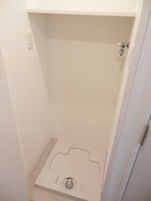 グランド・ガーラ新横浜North2階 洗濯機置場