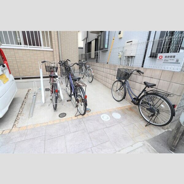 クランメール 駐輪場