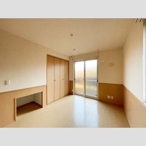 シャルマンE号室 洋室